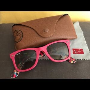 Ray-Ban Pink Sunglasses 🕶.